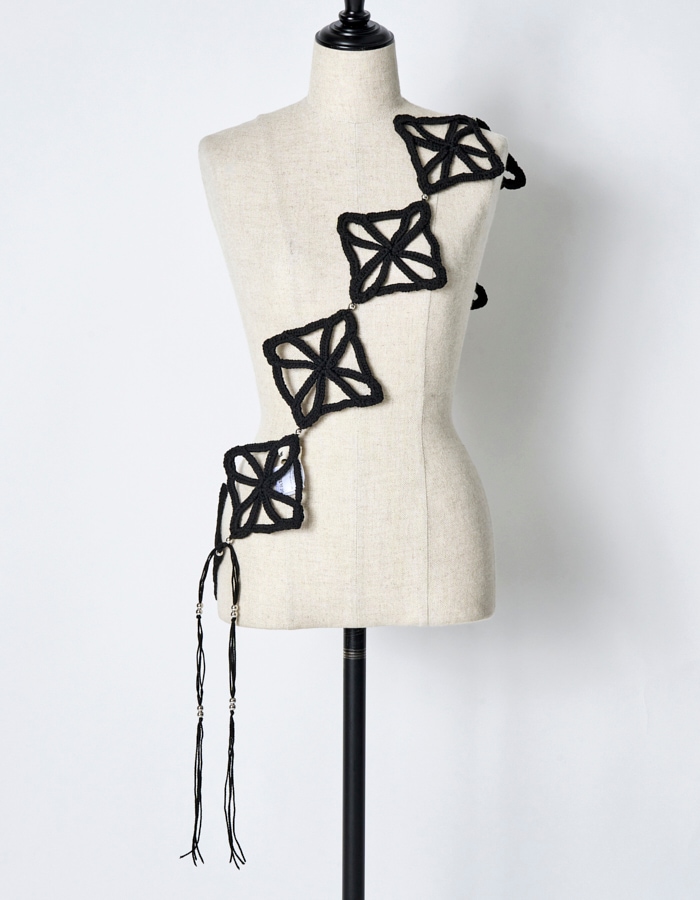 Leaf Bond Yarn Belt / black