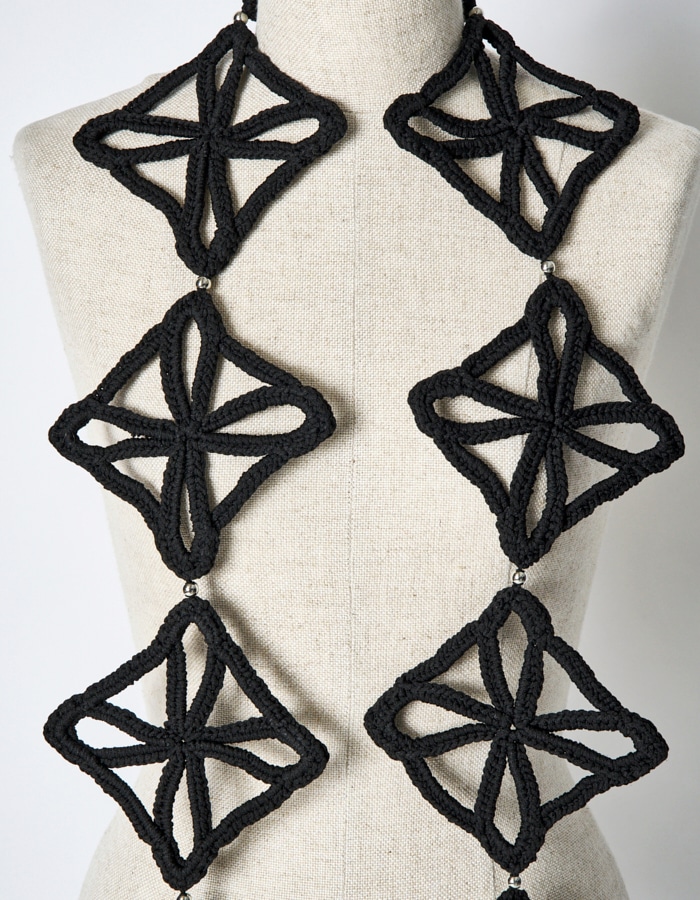 Leaf Bond Yarn Belt / black