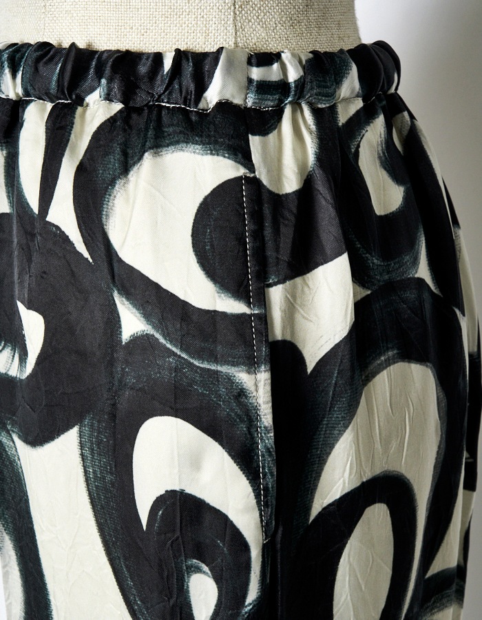 "Chain Flower" Print Trousers / white