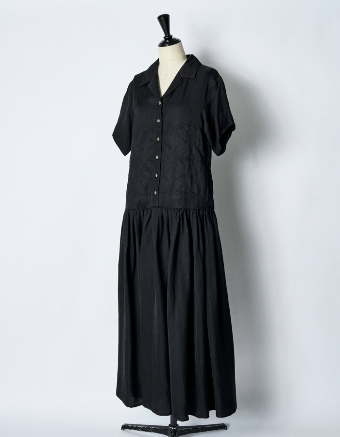 Tapa Pattern Embroidery Dress / black