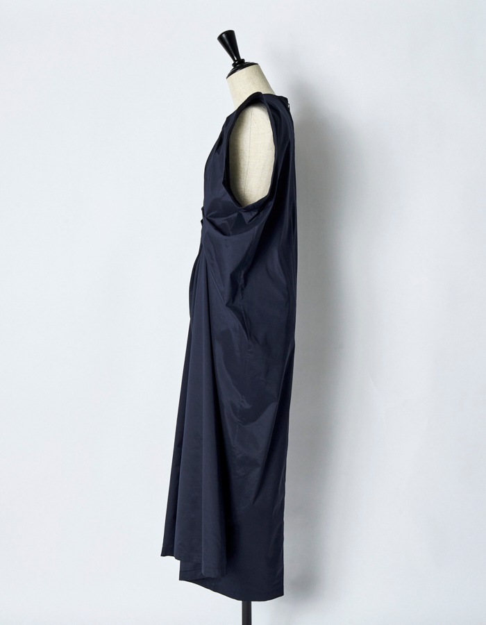 Layered Tuck Dress / navy