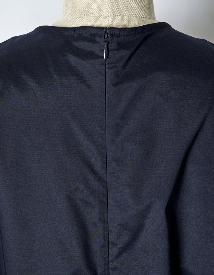 Layered Tuck Dress / navy