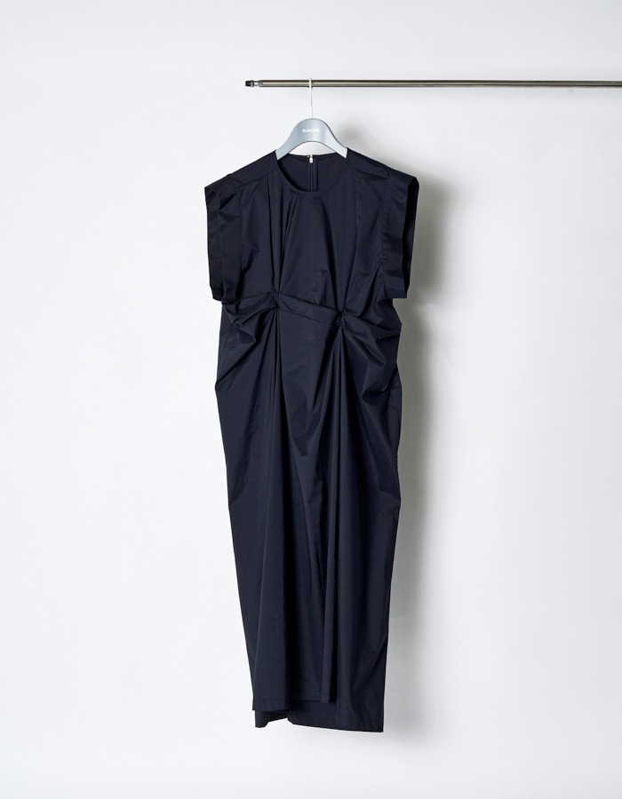 Layered Tuck Dress / navy
