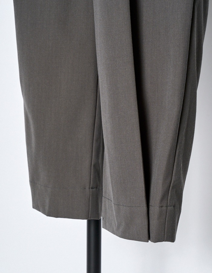 2way Tuck Form Trousers / gray