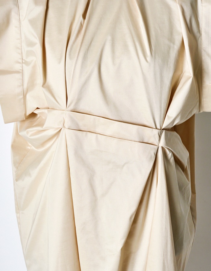 Layered Tuck Dress / beige