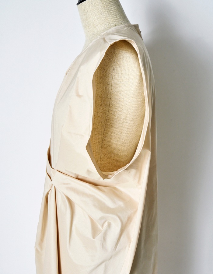 Layered Tuck Dress / beige
