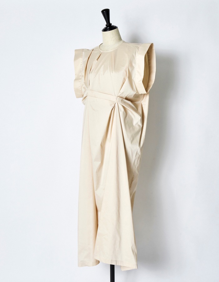 Layered Tuck Dress / beige