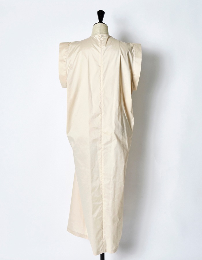 Layered Tuck Dress / beige