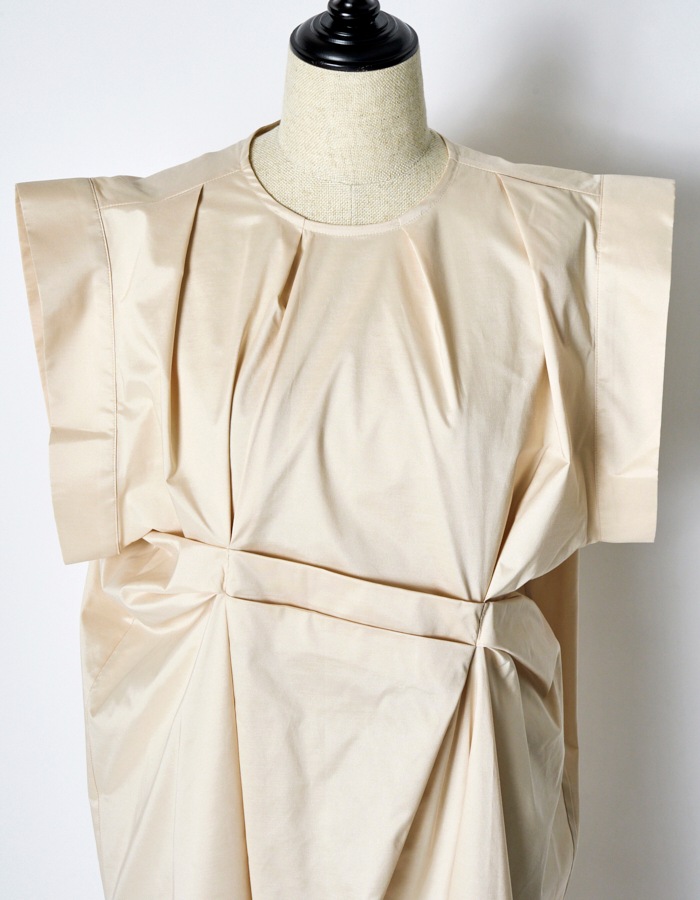 Layered Tuck Dress / beige