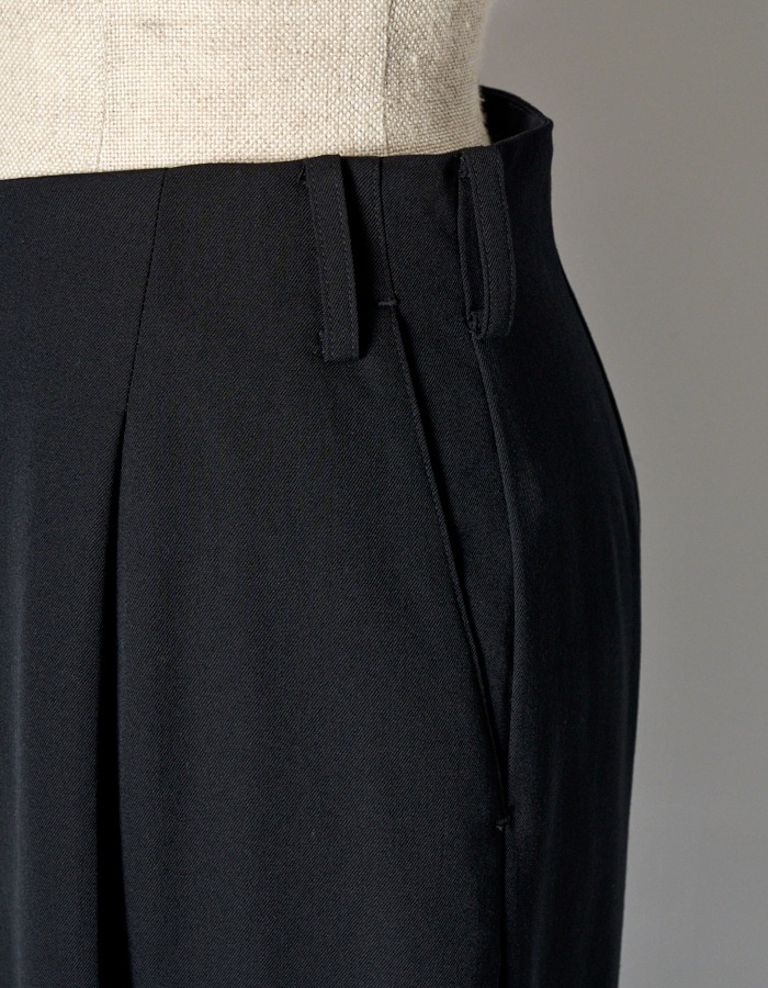 2way Tuck Form Trousers / black