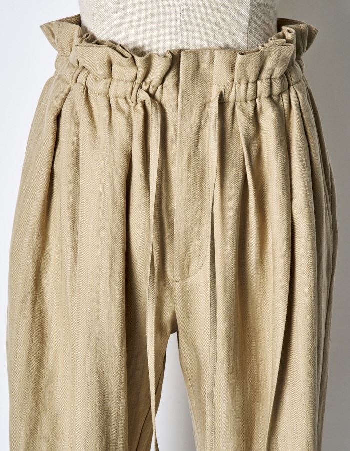 Gathered Tuck Wide Trousers / beige
