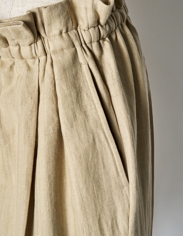 Gathered Tuck Wide Trousers / beige