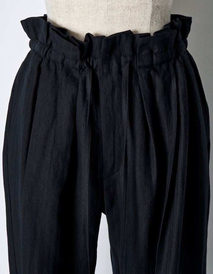 Gathered Tuck Wide Trousers / black