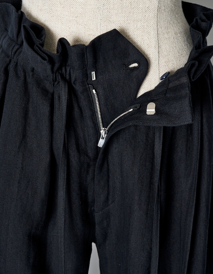 Gathered Tuck Wide Trousers / black