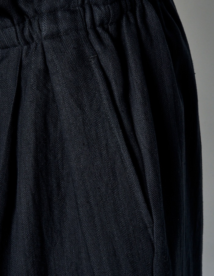 Gathered Tuck Wide Trousers / black