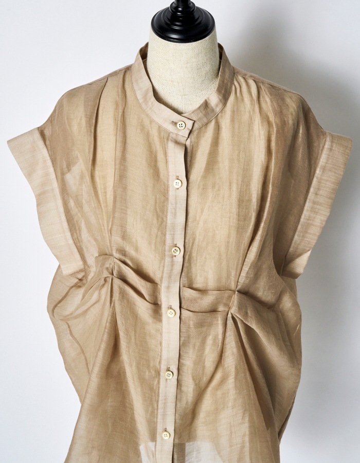 Layered Tuck Sleeveless Blouse / beige