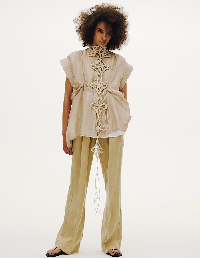 Layered Tuck Sleeveless Blouse / beige