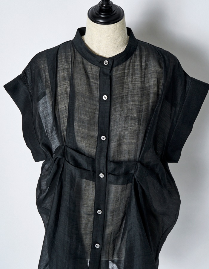 Layered Tuck Sleeveless Blouse / navy