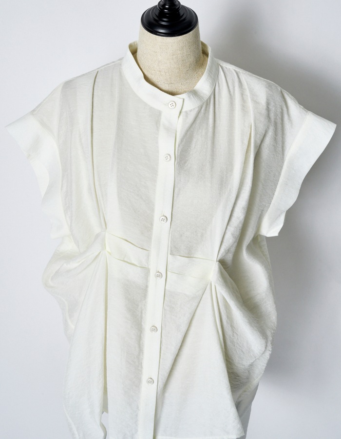 Layered Tuck Sleeveless Blouse / white
