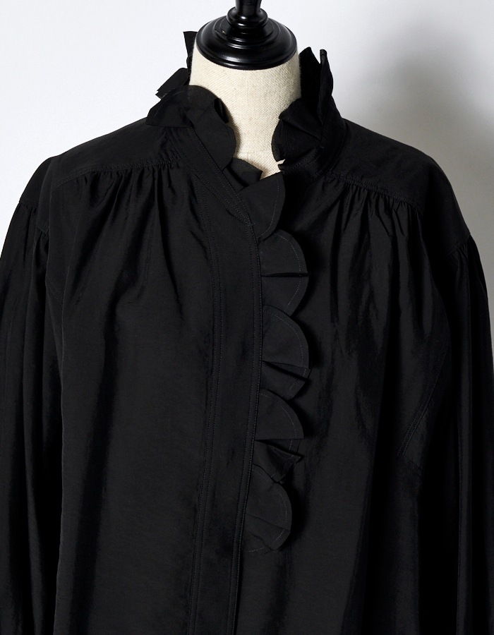 Half Moon Ruffle Blouse / black