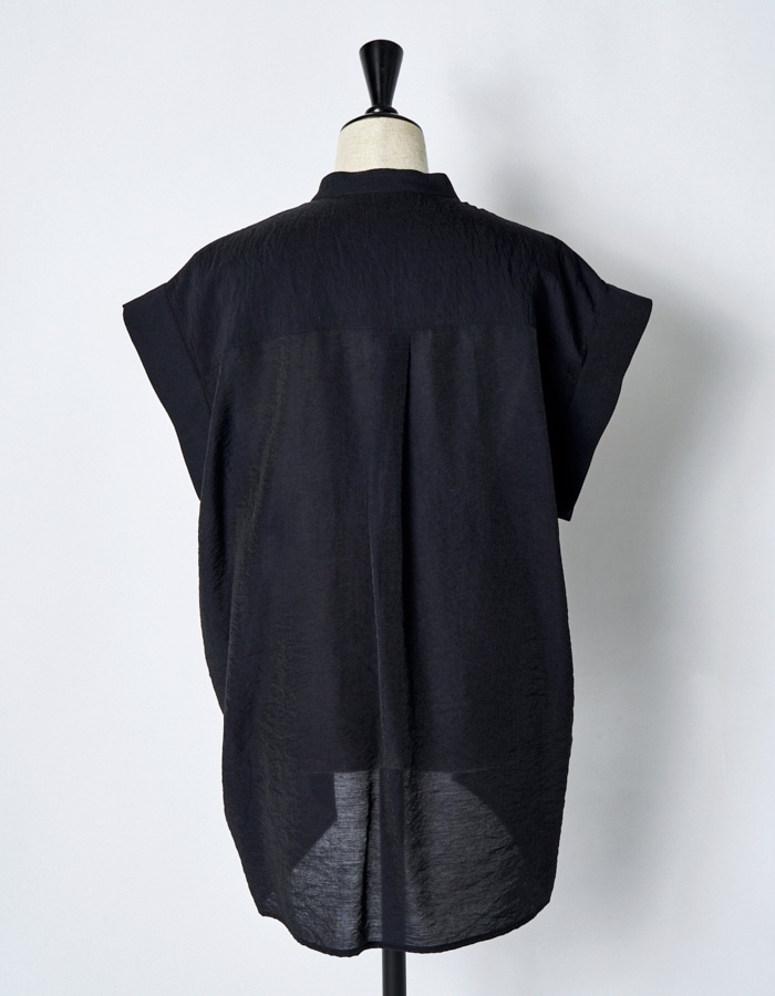 Layered Tuck Sleeveless Blouse / black