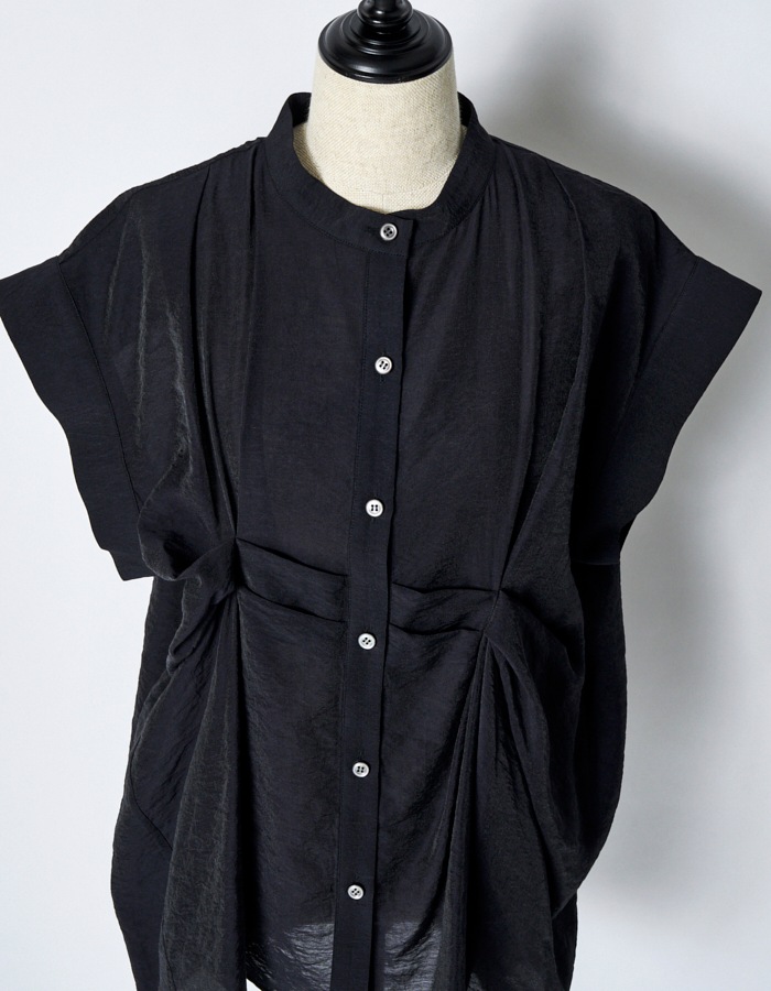 Layered Tuck Sleeveless Blouse / black