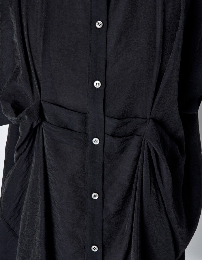 Layered Tuck Sleeveless Blouse / black
