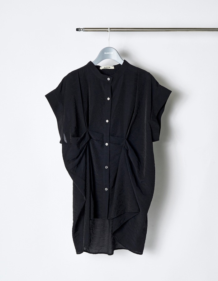 Layered Tuck Sleeveless Blouse / black