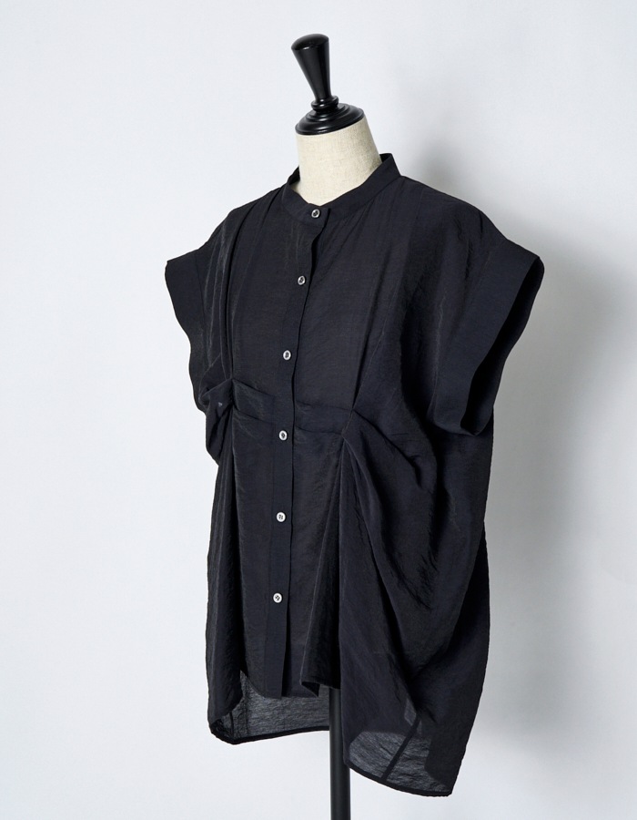 Layered Tuck Sleeveless Blouse / black