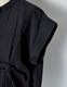 Layered Tuck Sleeveless Blouse / black