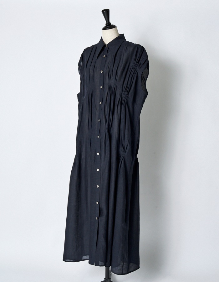 Bundled Tuck Dress / navy