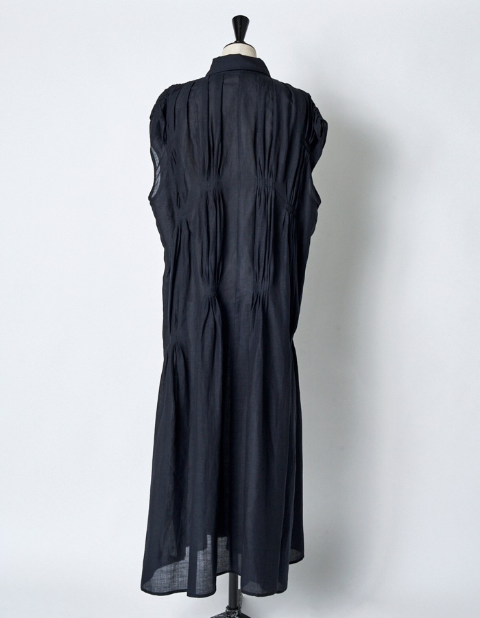 Bundled Tuck Dress / navy