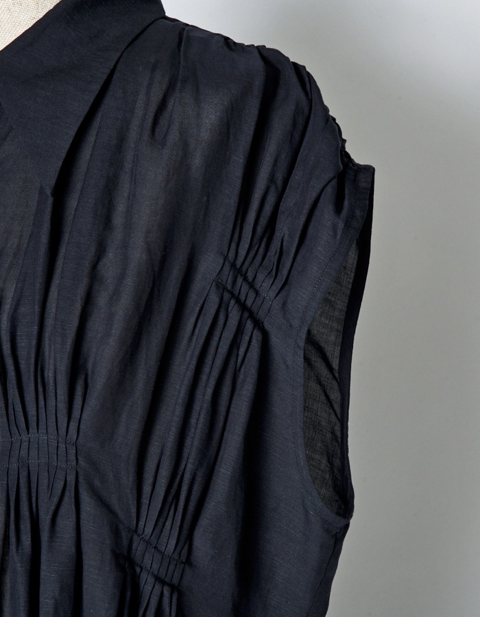 Bundled Tuck Dress / navy