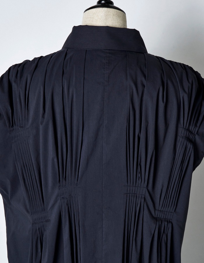 Cotton Bundled Tuck Dress / navy