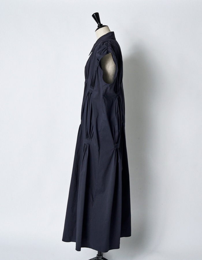 Cotton Bundled Tuck Dress / navy