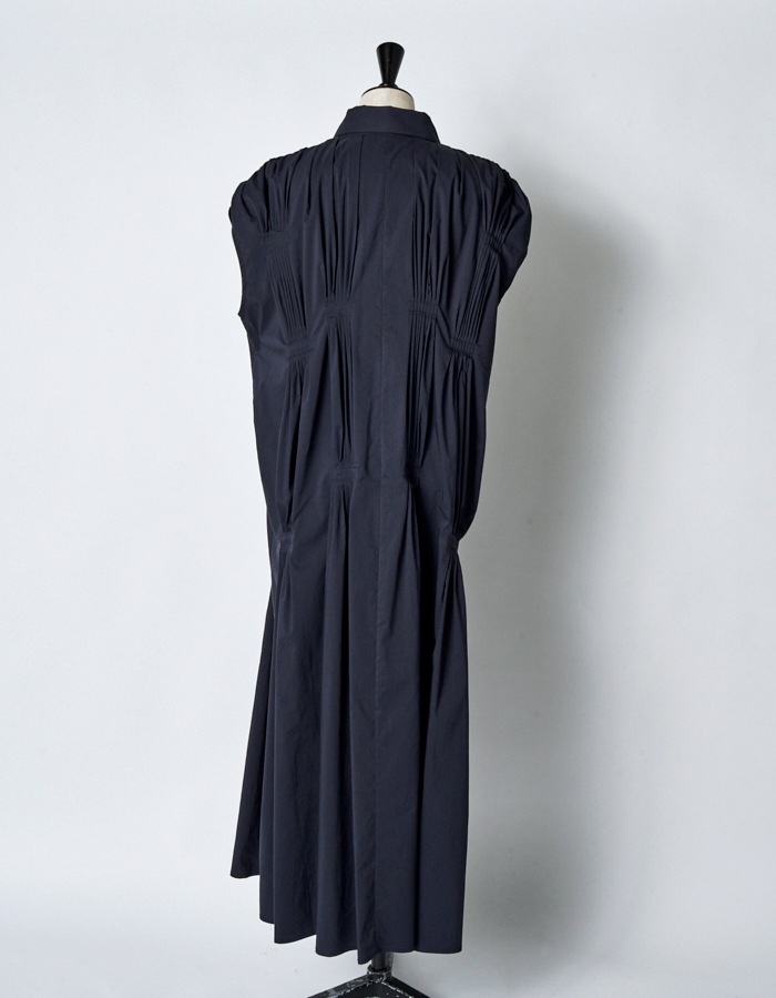 Cotton Bundled Tuck Dress / navy