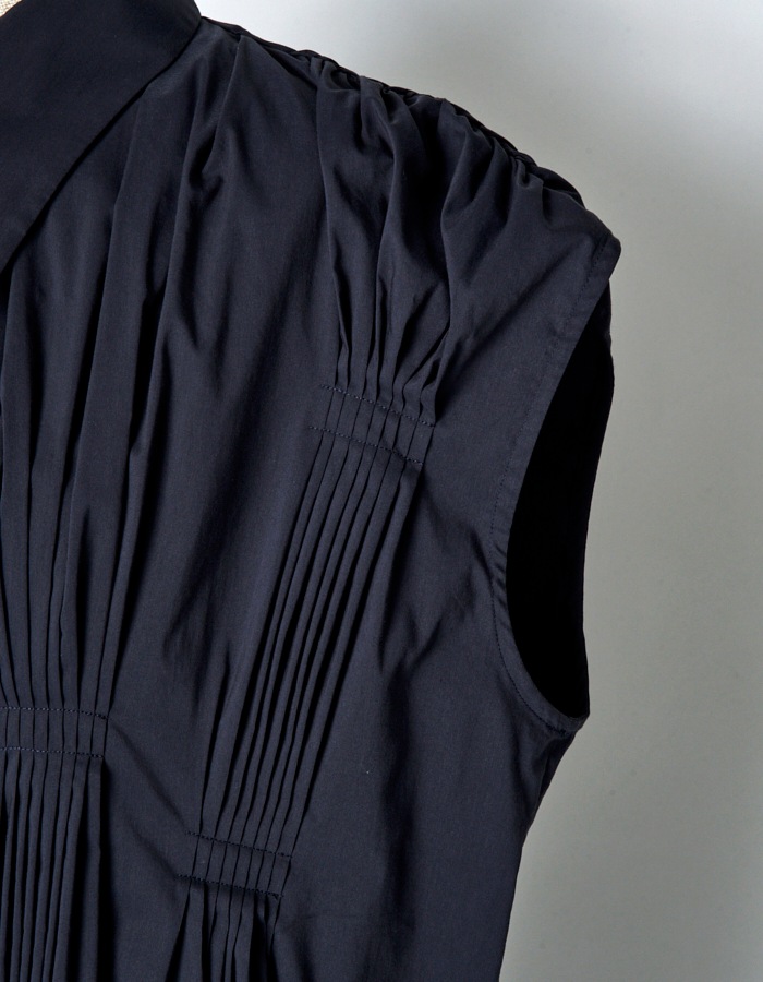 Cotton Bundled Tuck Dress / navy
