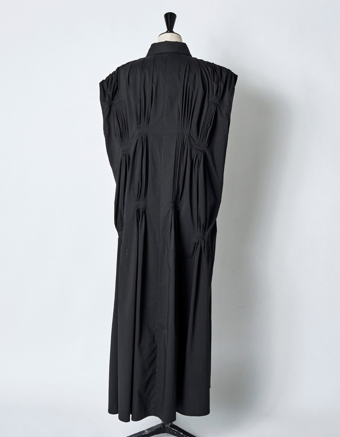 Cotton Bundled Tuck Dress / black