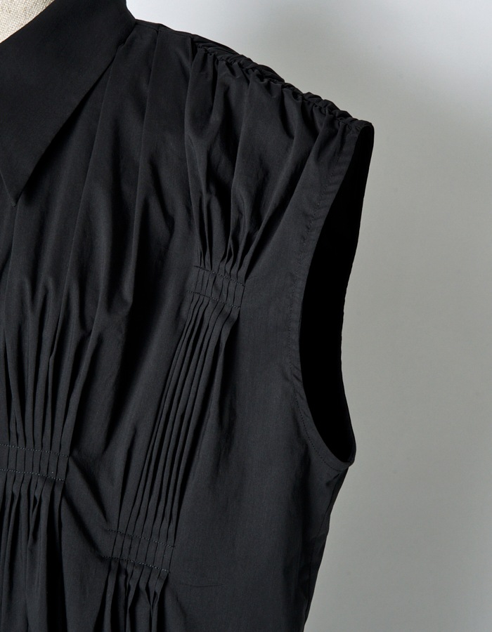 Cotton Bundled Tuck Dress / black
