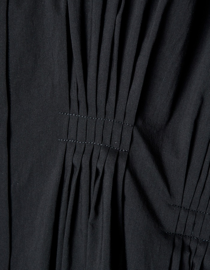 Cotton Bundled Tuck Dress / black
