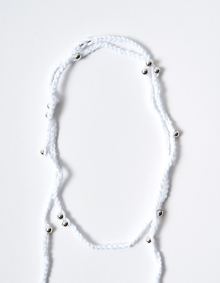 Bond Yarn Beads Choker / white