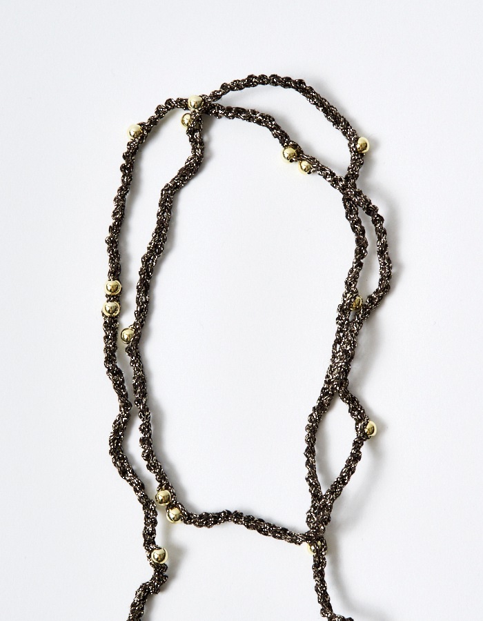 Bond Yarn Beads Choker / gold