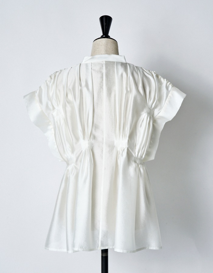 Bundled Tuck Blouse / white