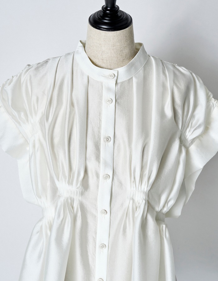 Bundled Tuck Blouse / white