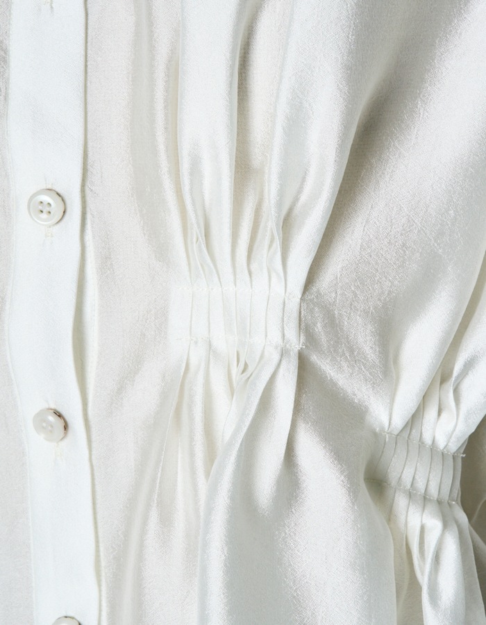 Bundled Tuck Blouse / white