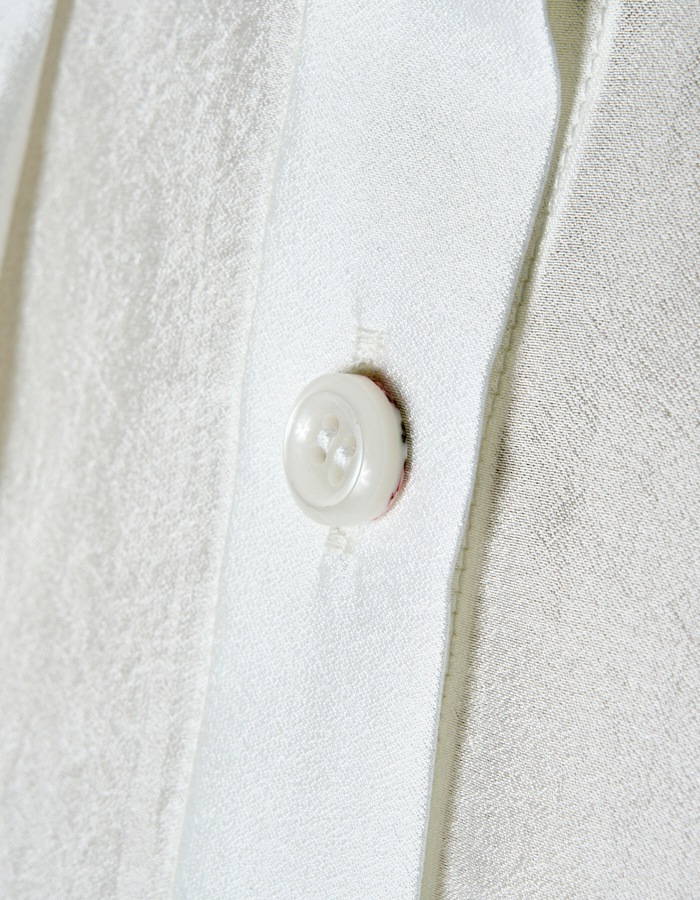 Bundled Tuck Blouse / white