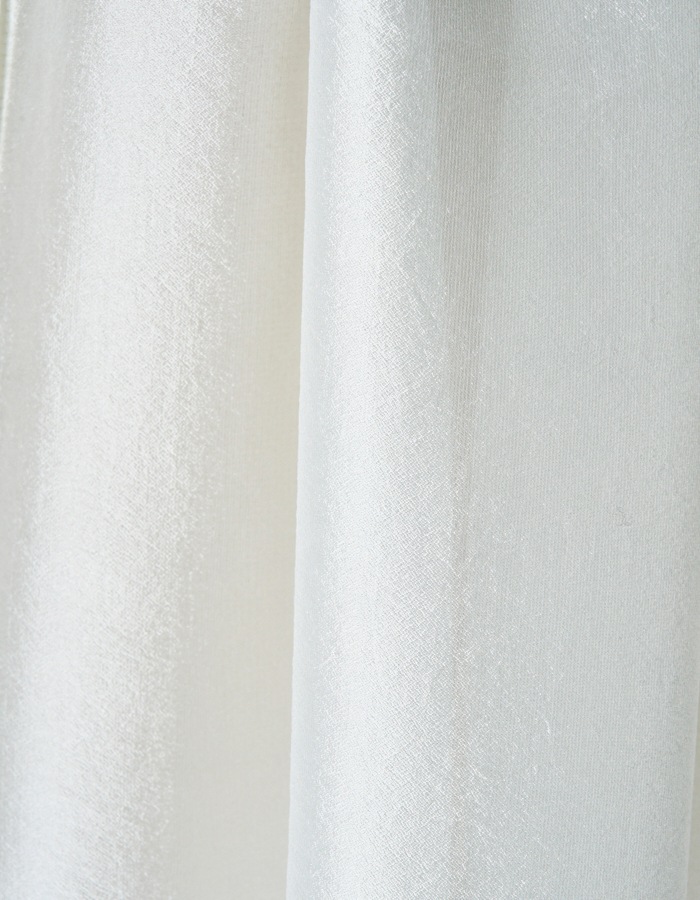 Bundled Tuck Blouse / white