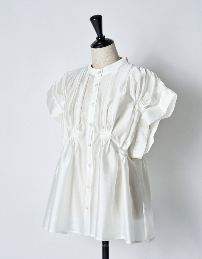 Bundled Tuck Blouse / white