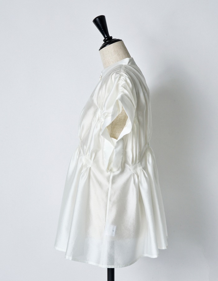 Bundled Tuck Blouse / white