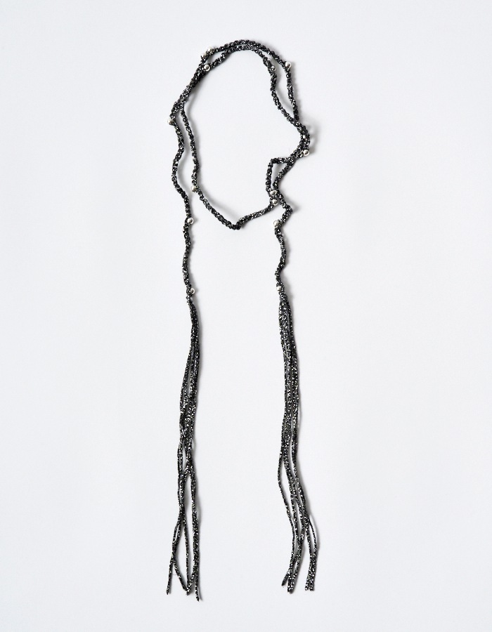 Bond Yarn Beads Choker / silver